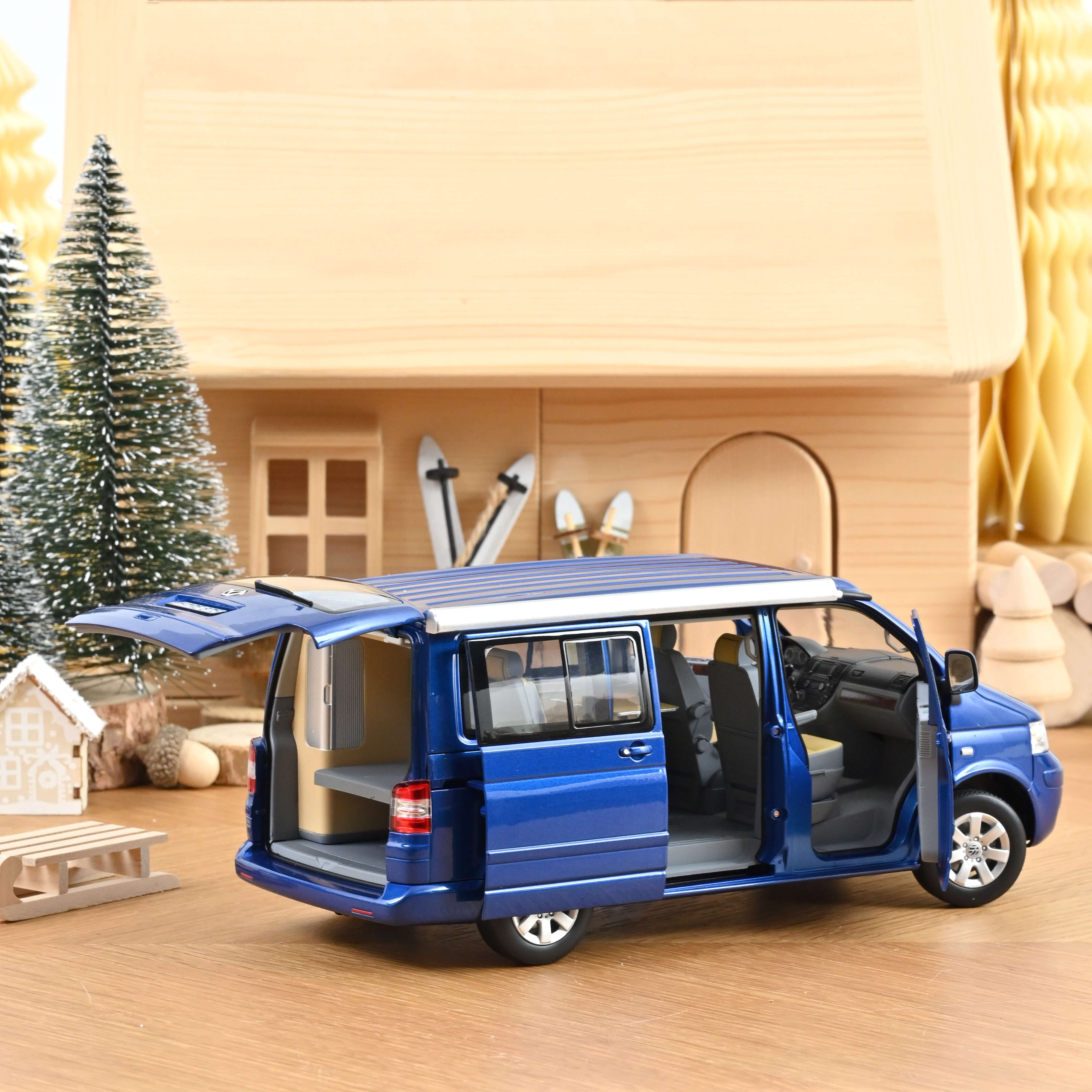 Norev 188607 VW T5 Califonia Ravenna Blue-met.
