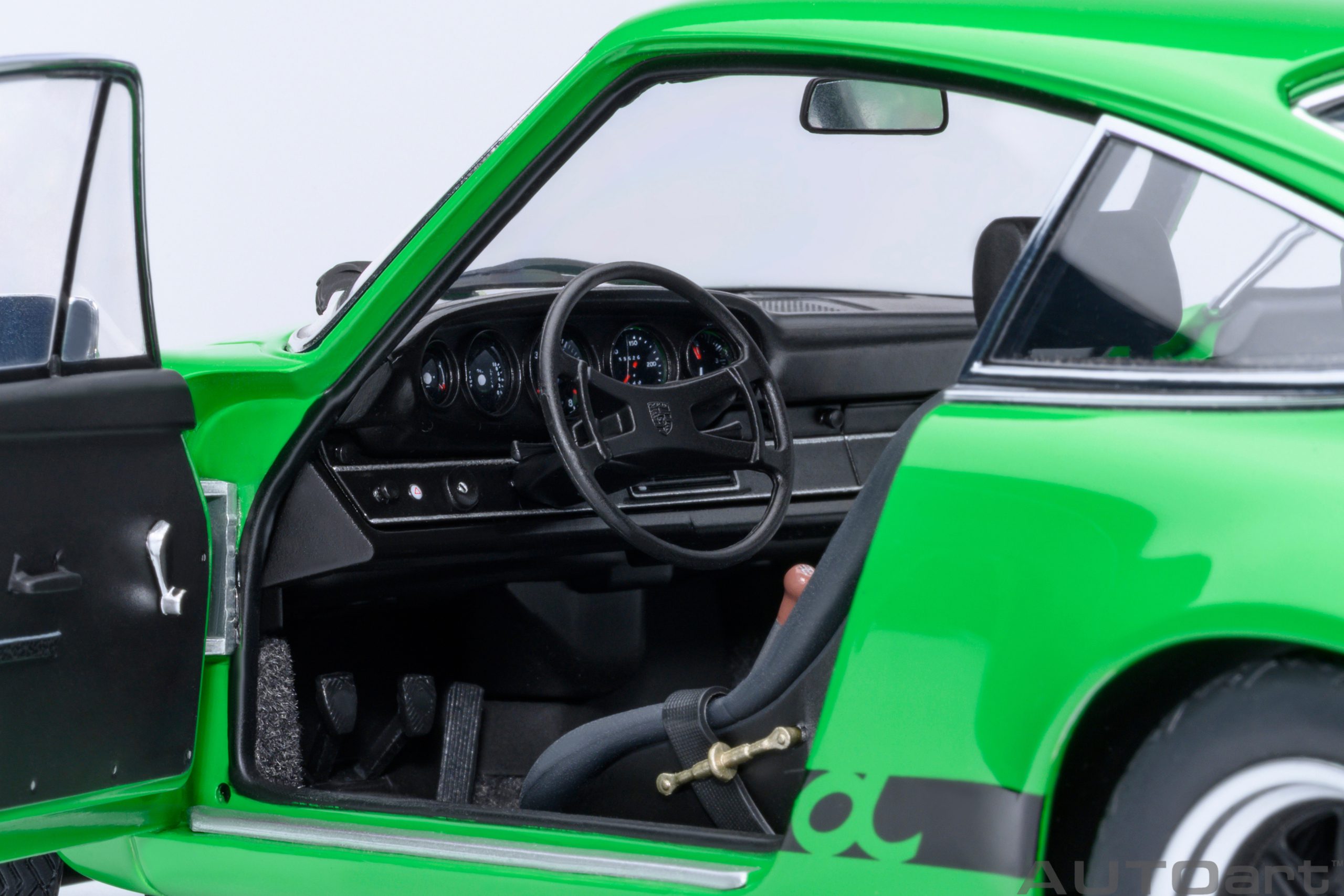 AUTOart 78034 Porsche 911 Carrera RS 2.7 grün (1973)