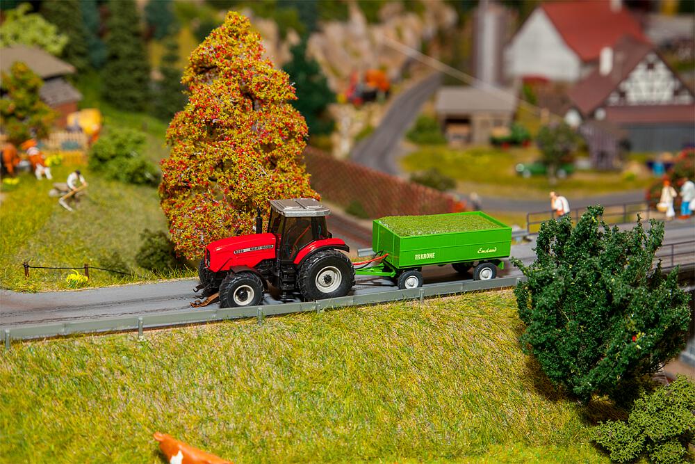 161536 Traktor MF mit Anhänger
