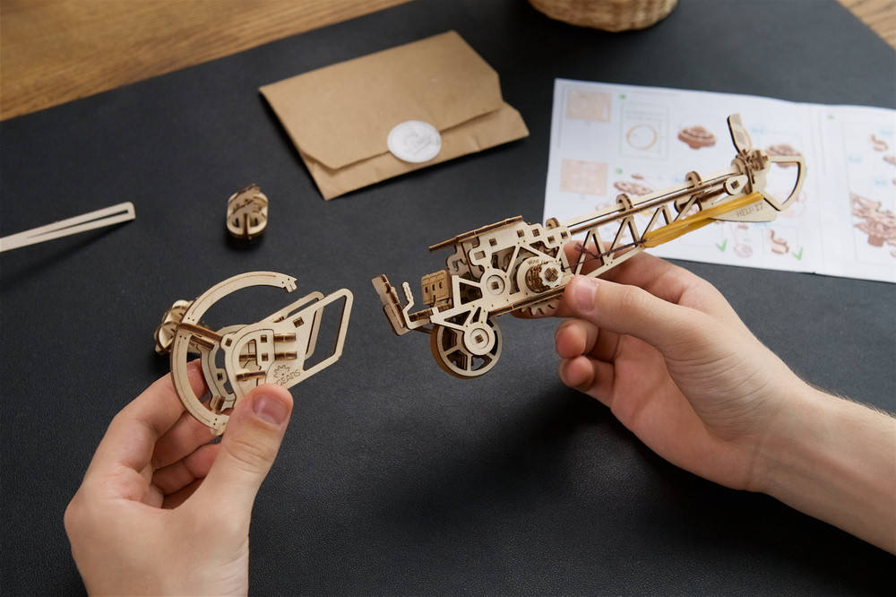 70225 UGEARS Mini-Hubschrauber