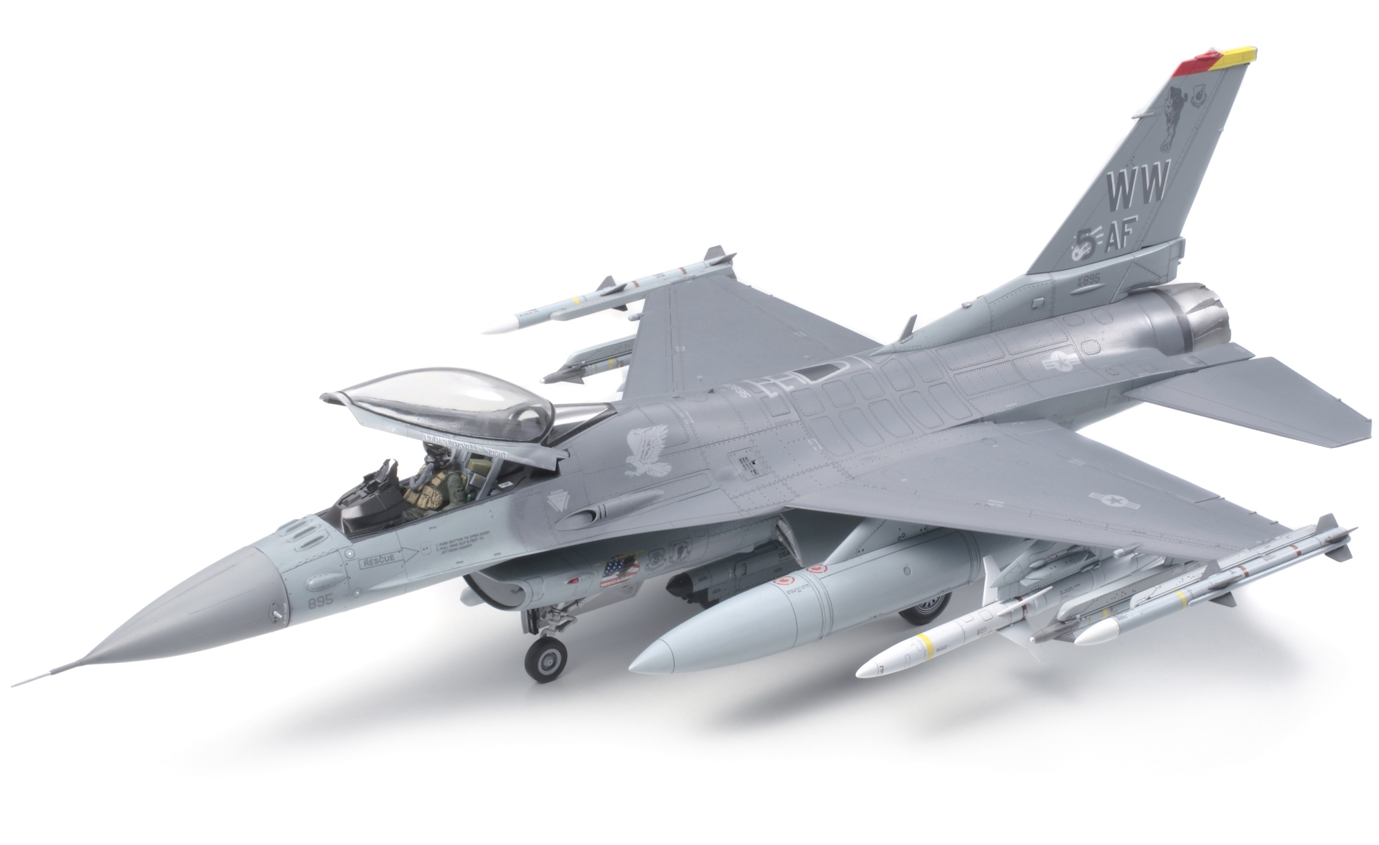 61098 F-16CJ Fighting Falcon