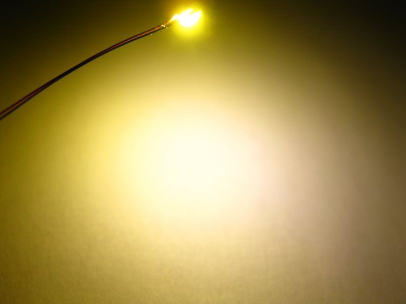 50261 LED SMD 0805 mit Lackdraht warmweiß