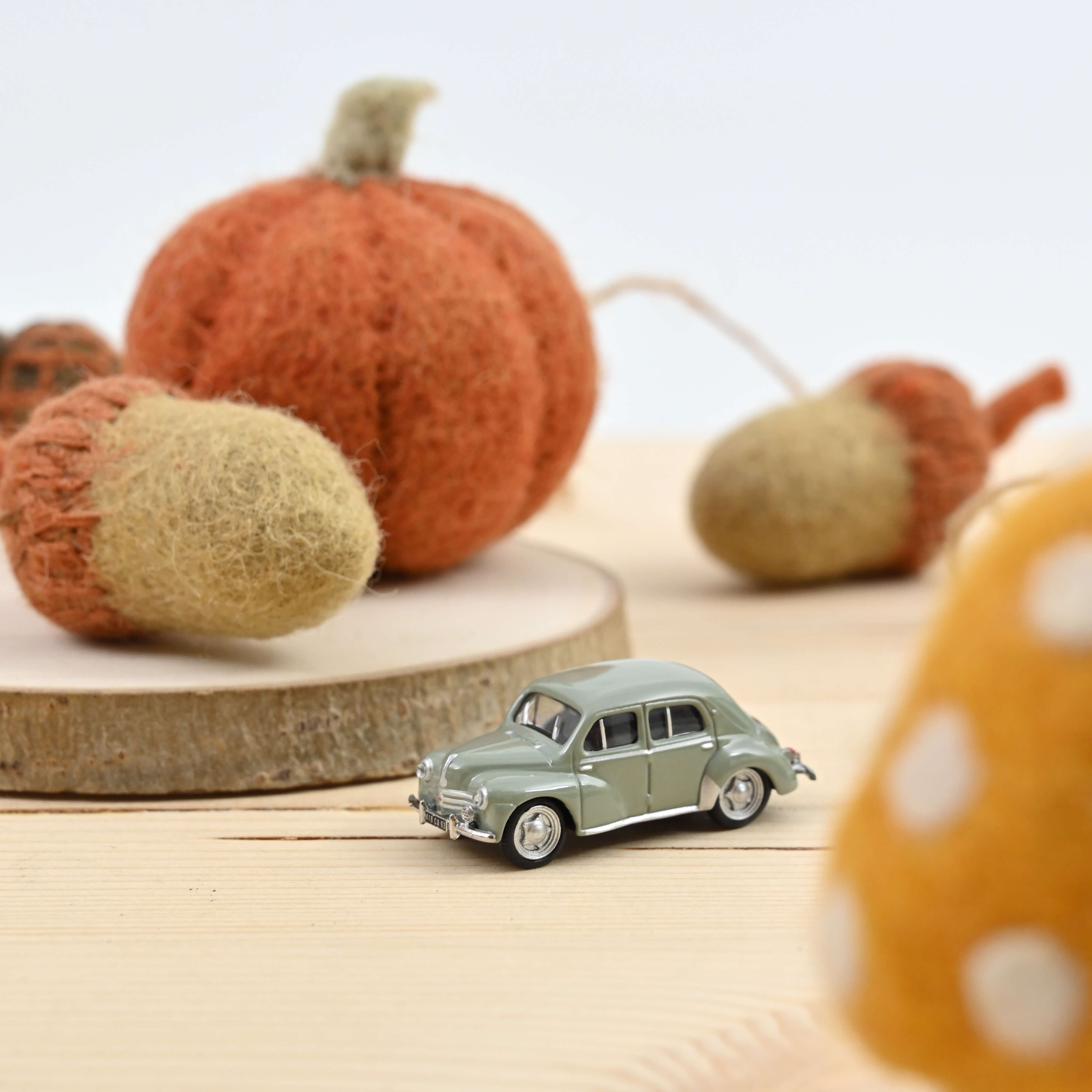 513217 Renault 4CV pastell grau (1955)