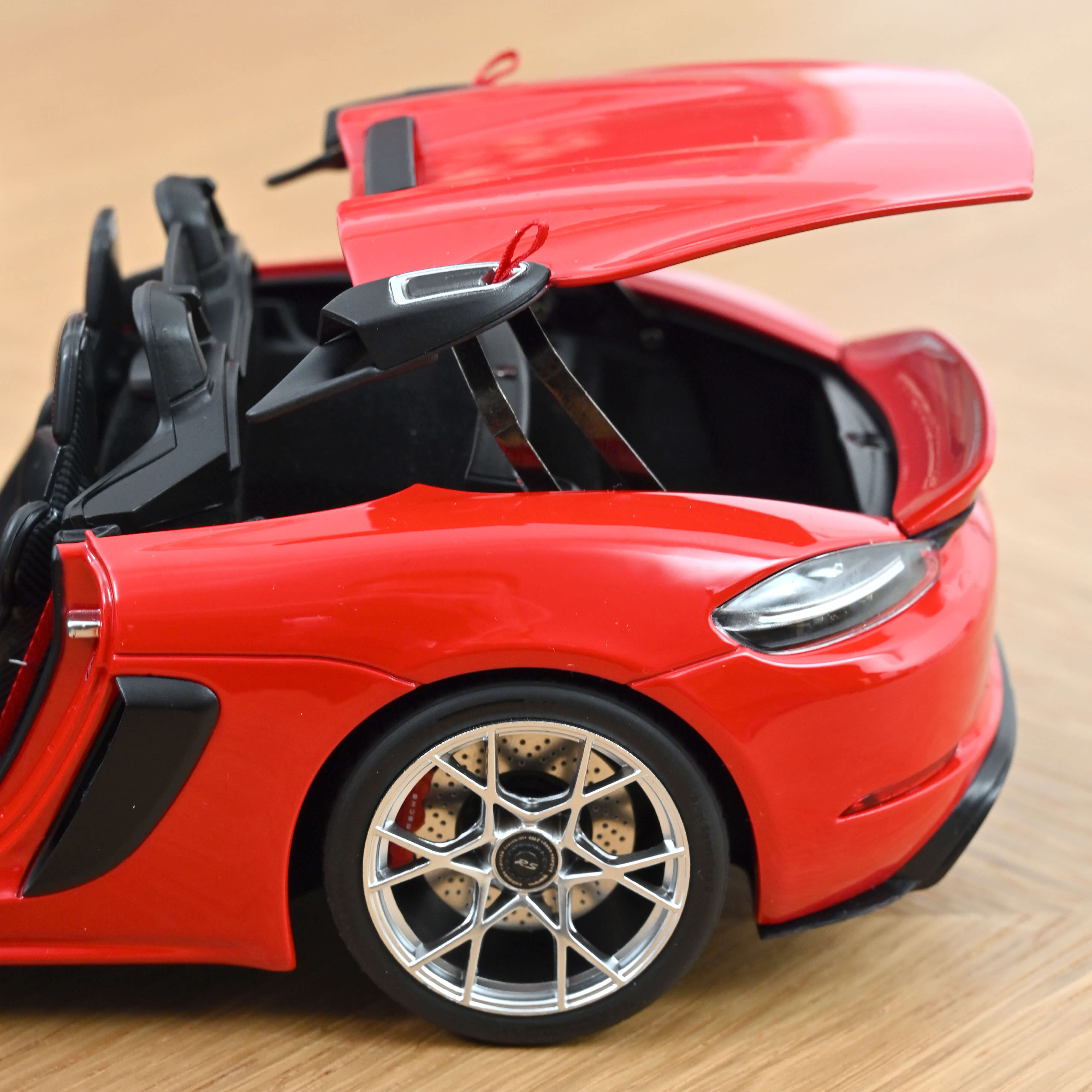 Norev 187271 Porsche 718 Spyder RS Guards Red (2023)