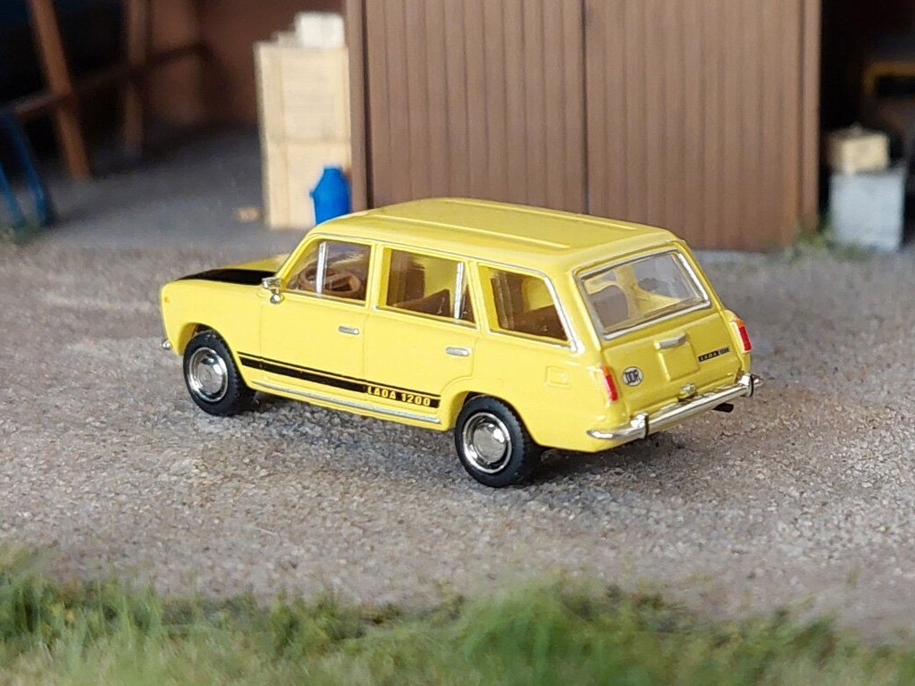 Modell Car Zenker 03-408 Lada 1200 Kombi, gelb m. schwarzem Dekor