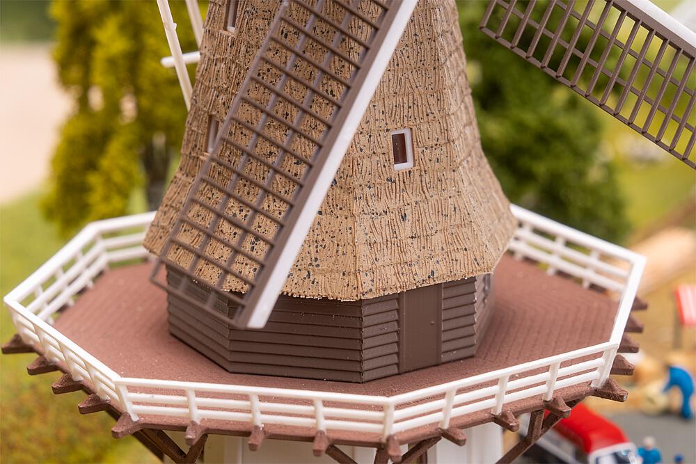 232136 Windmühle mit Putzsockel