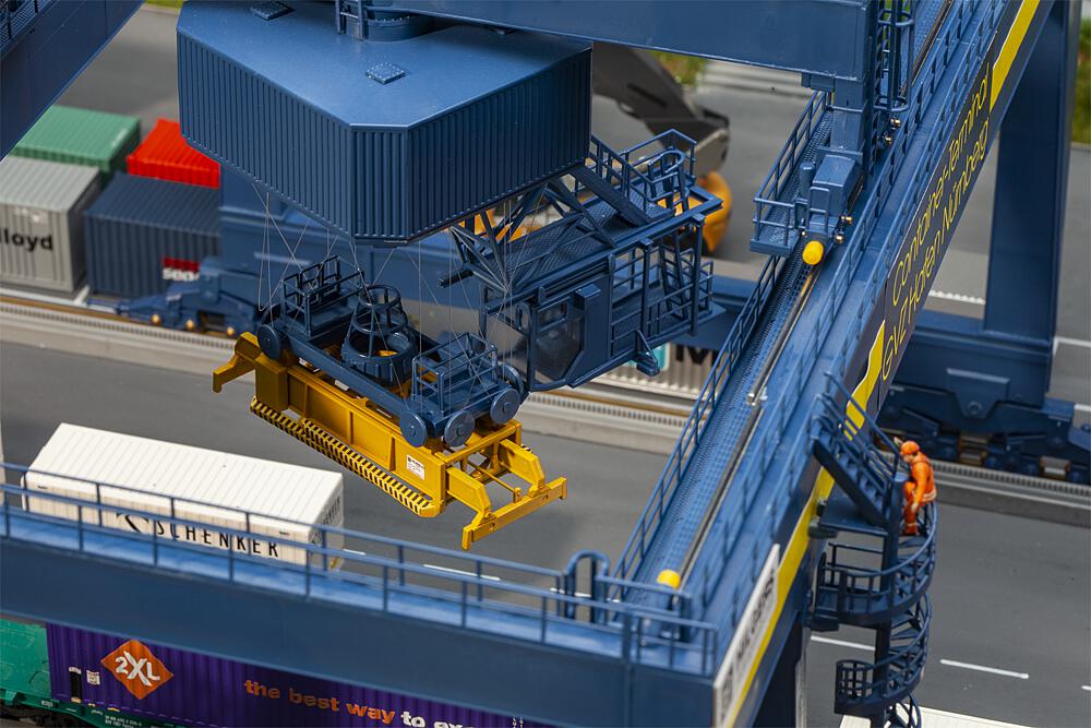 120291 Containerbrücke GVZ Hafen Nür