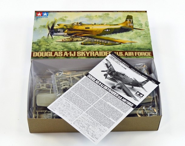 Tamiya 61073 Douglas A-1J Skyrider USAF