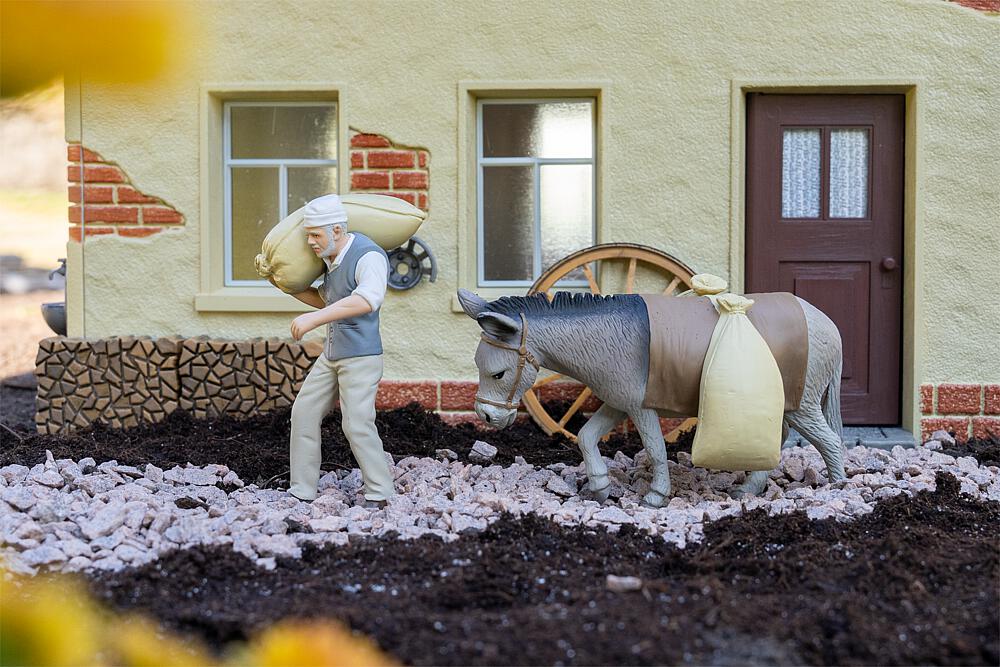 331533 Müller mit Esel