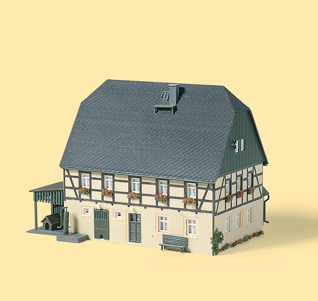 11359 Großes Bauernhaus mit Stall und Schauer