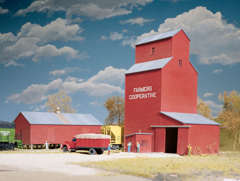 Walthers 3036 Grain Elev Farmers co-op