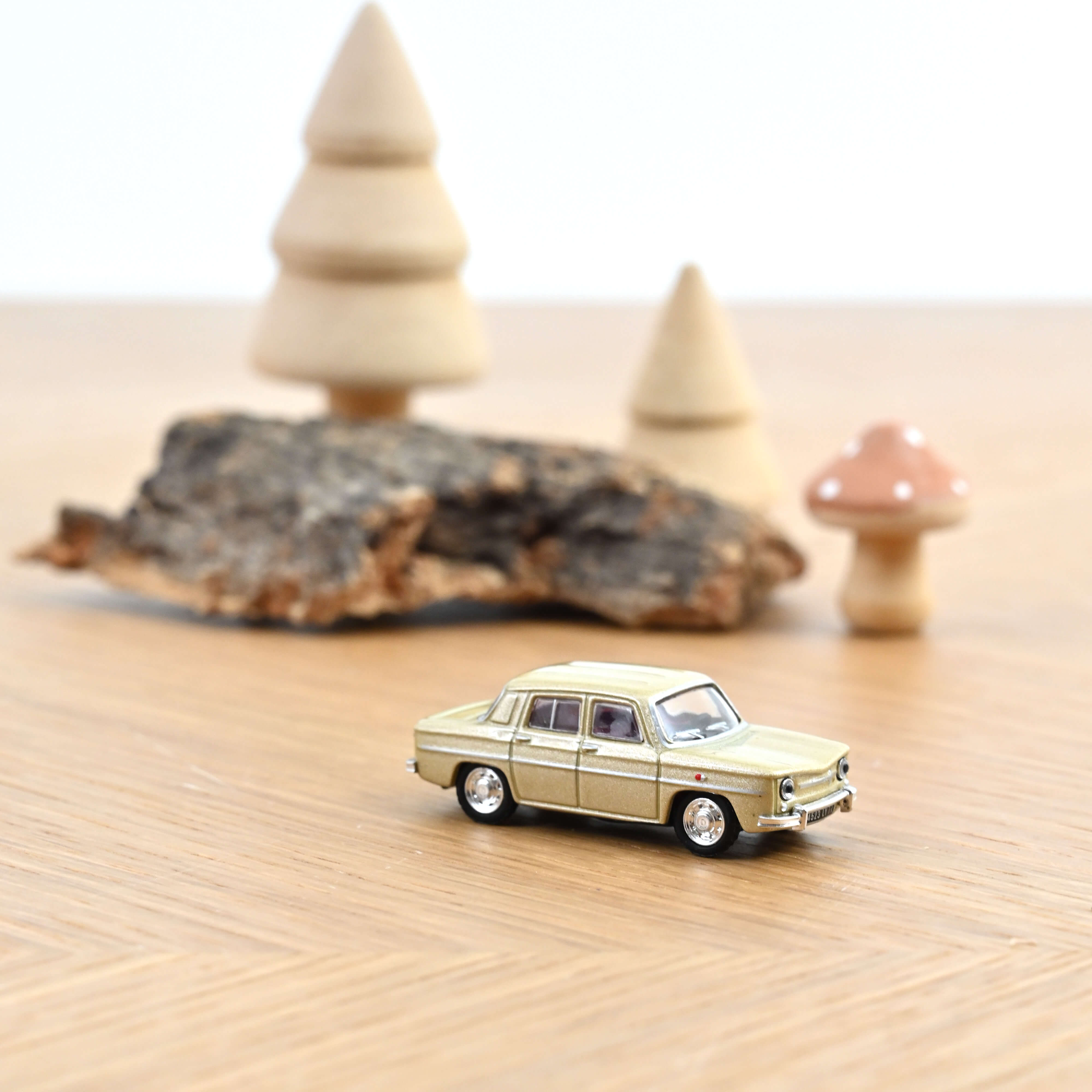 512796 Renault R8 beige-met. (1964)
