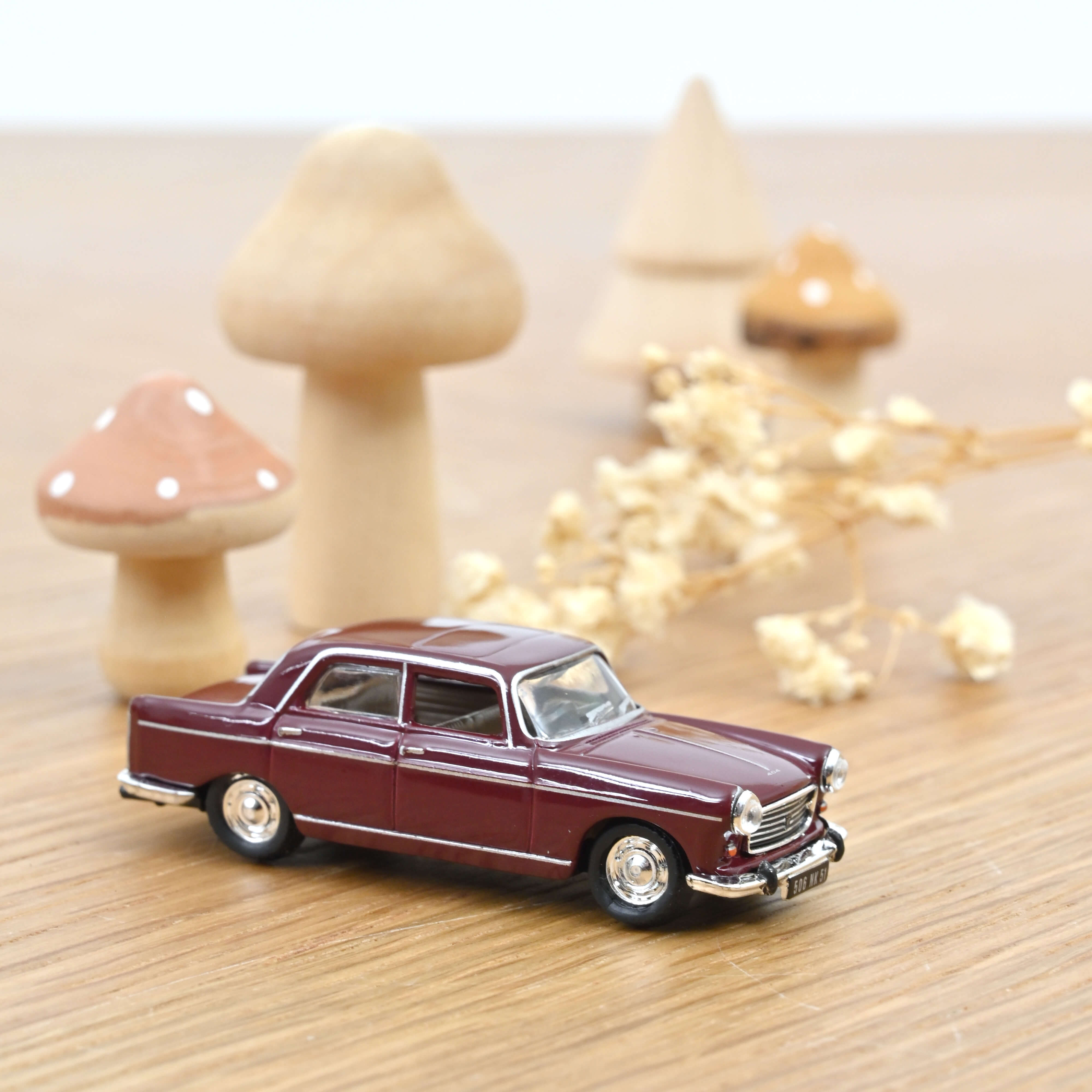 474451 Peugeot 404 Lim. algue brune (1968)