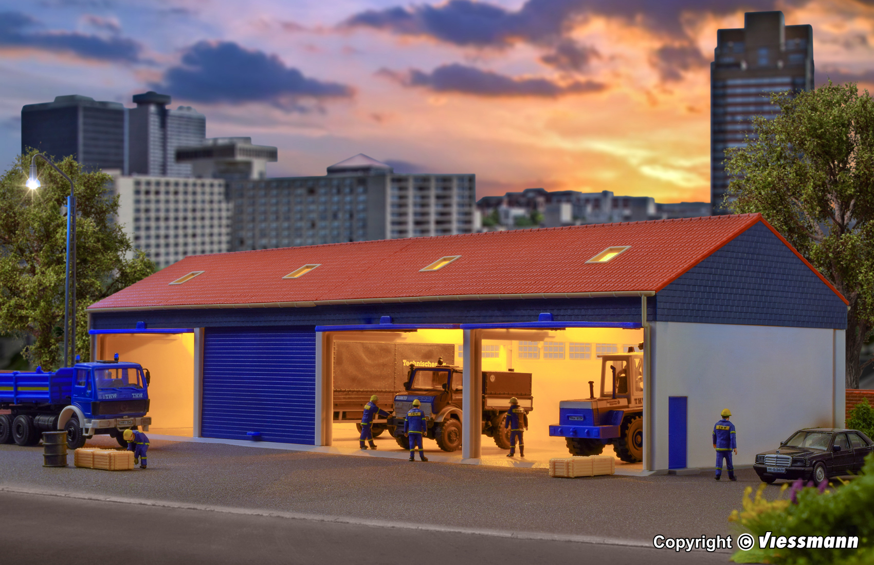 Kibri 38136 Garage für 8 LKWs