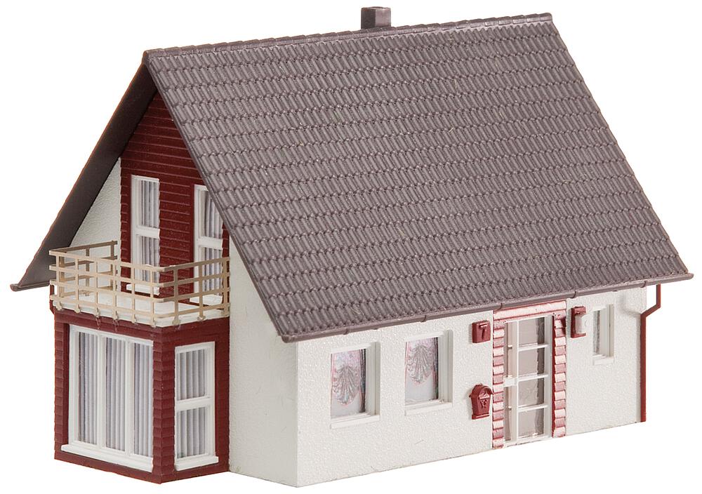 130318 Einfamilienhaus, weinrot
