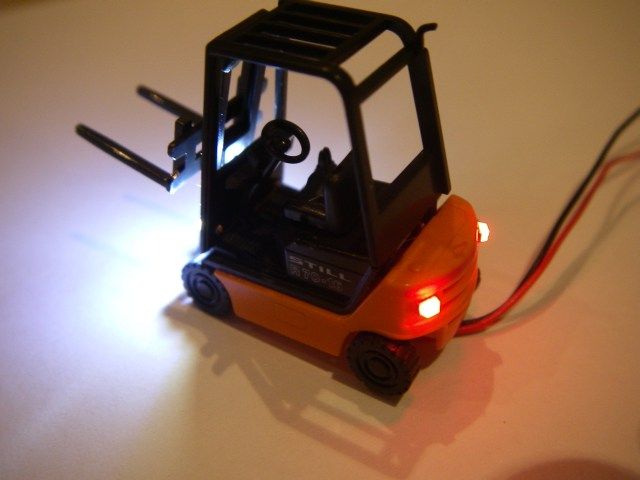 50040 Gabelstapler STILL mit Beleuchtung H0