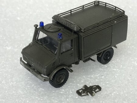 211201045 Unimog U1300 Löschfahrzeug 1000l, bronze
