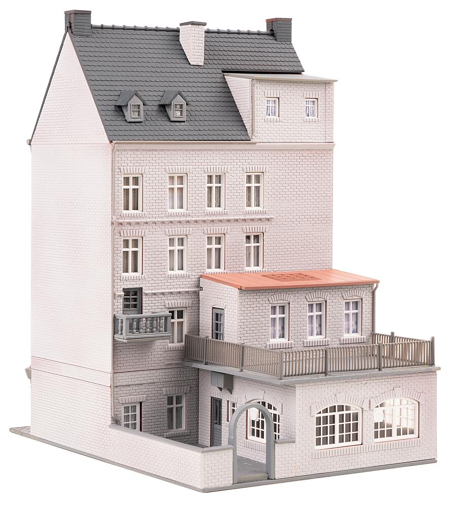 130705 Stadthaus mit Reparaturwerkst