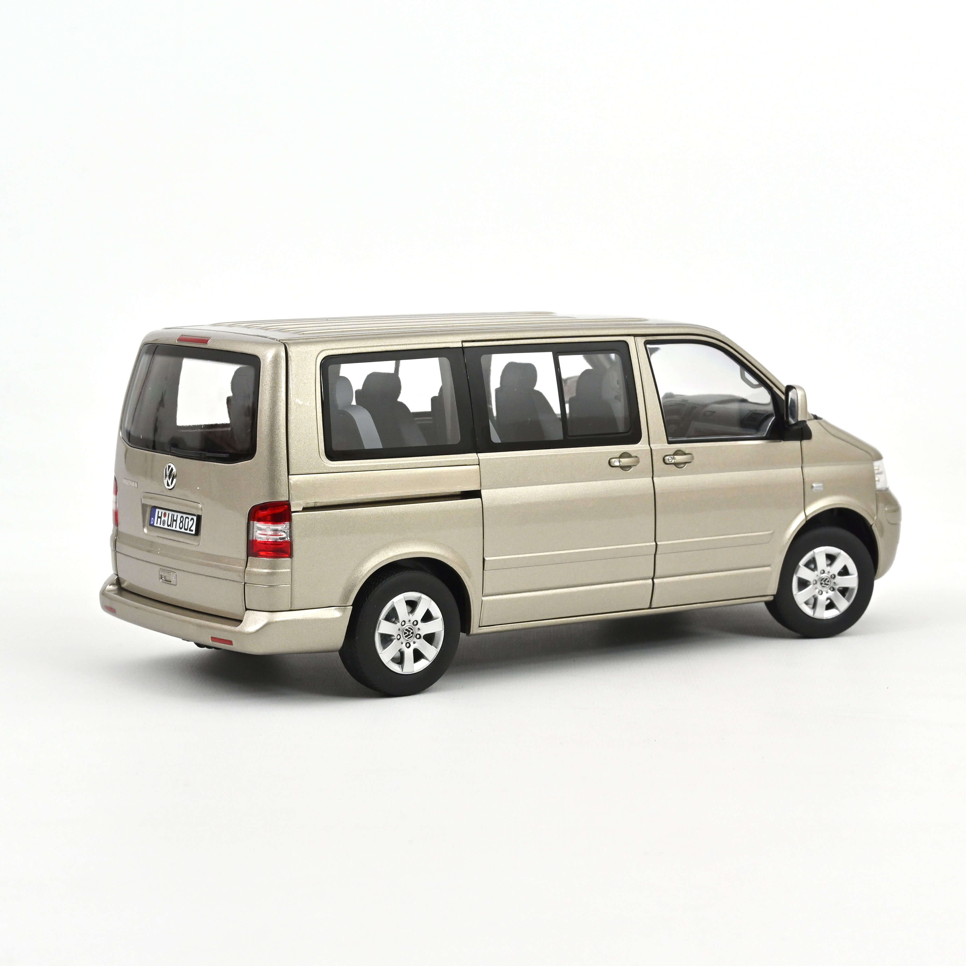 Norev 188602 VW Multivan wheat beige met. (2003)