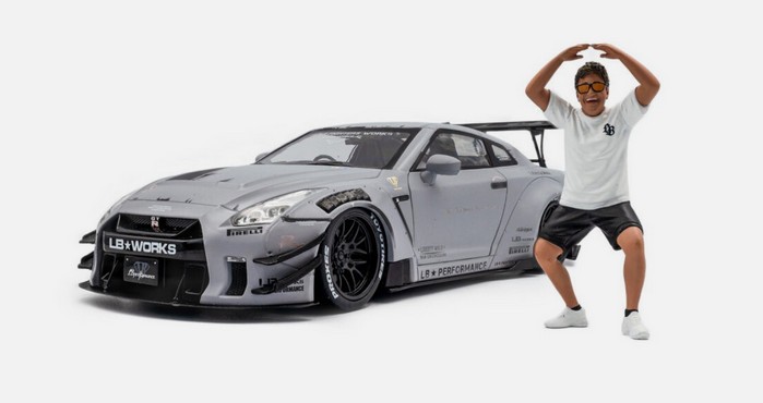Solido S1805821 Nissan GT-R (R35) grau mit Figur