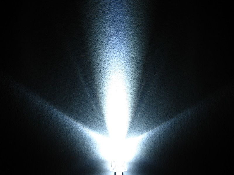 50666 LED 5mm kaltweiß Gehäuse klar 18.000mcd