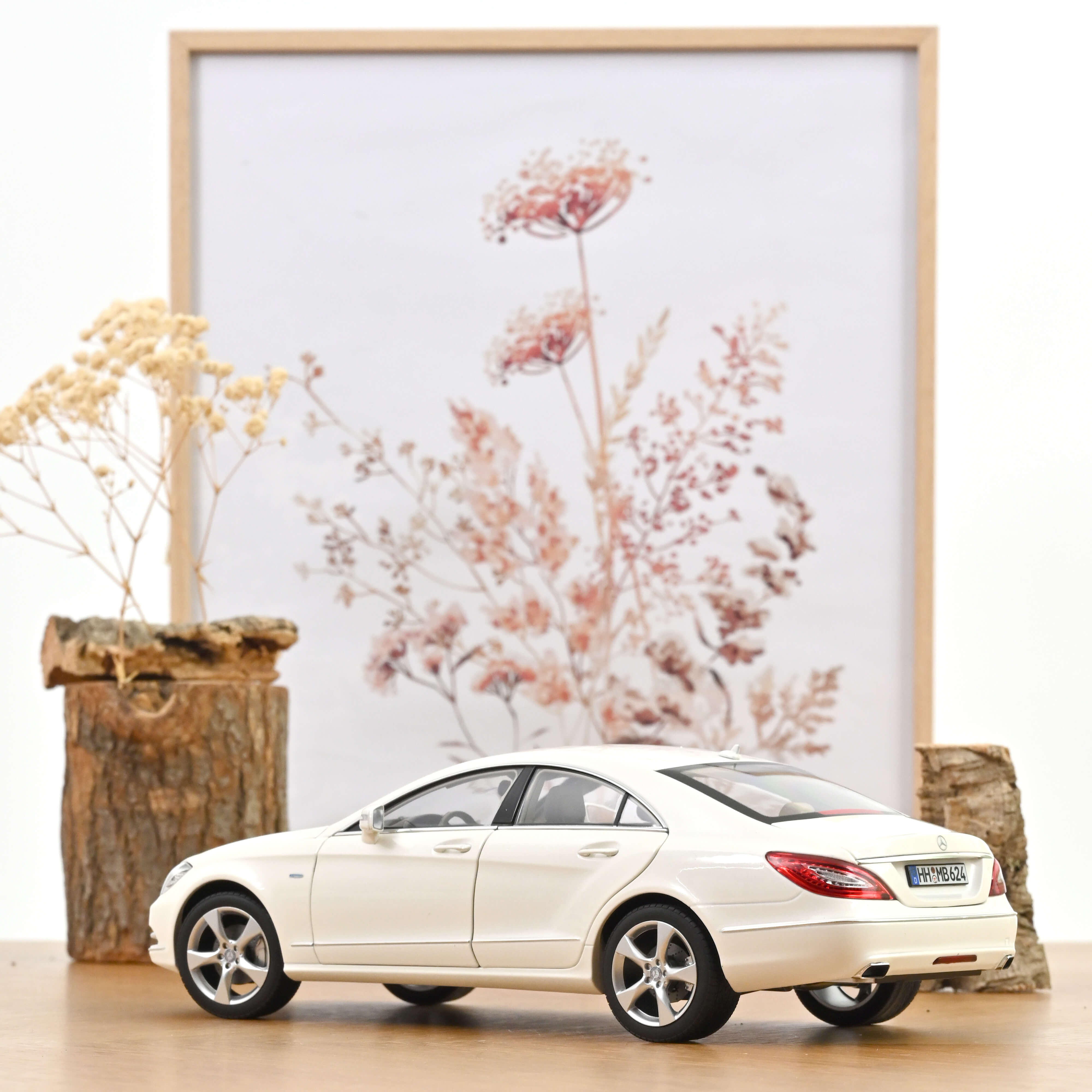Norev 183943 MB CLS-Coupe brillant weiß-met. (2011)