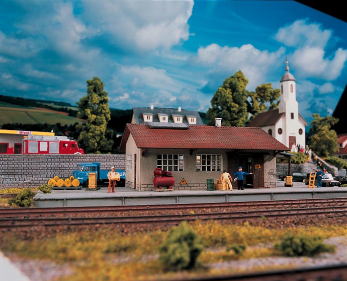 Piko 61824 Güterschuppen Burgstein