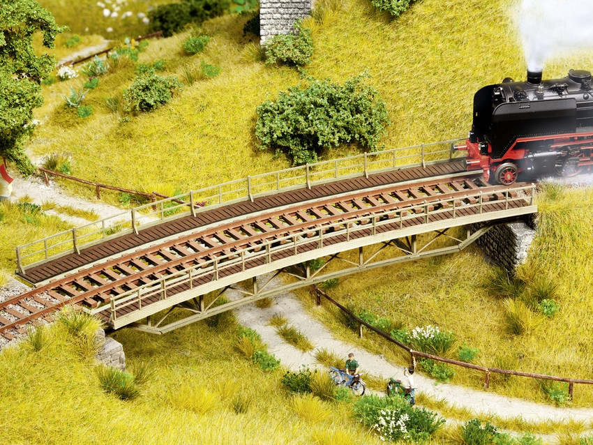 67026 Brückenfahrbahn gebogen