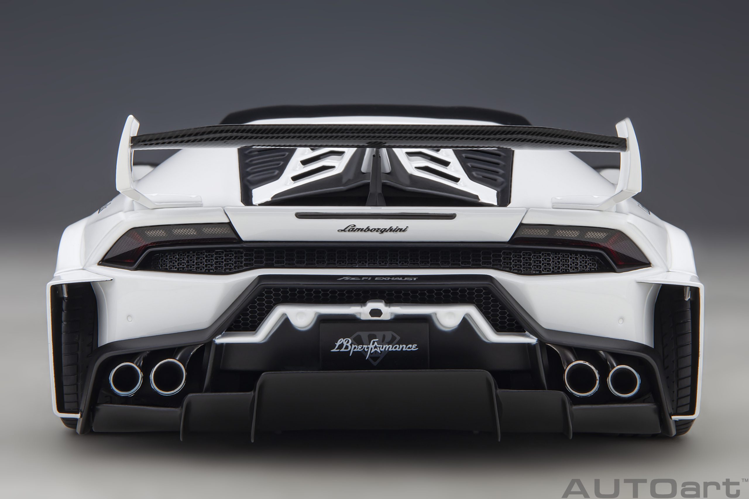 AUTOart 79125 Liberty Walk Huracan GT weiß