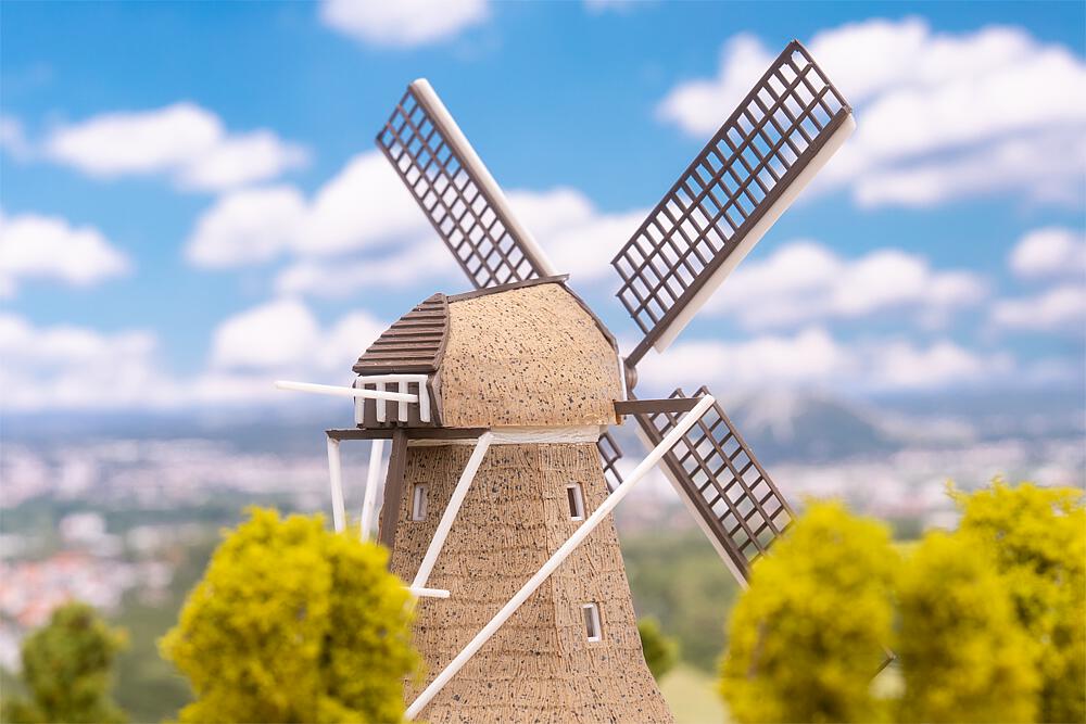 232136 Windmühle mit Putzsockel