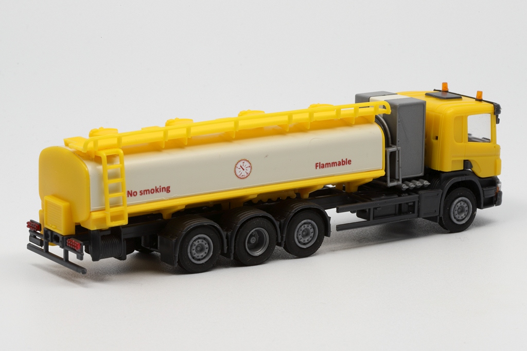 OLM Design OLM-130 Scania P Tankwg. 8x2 gelb/weiß