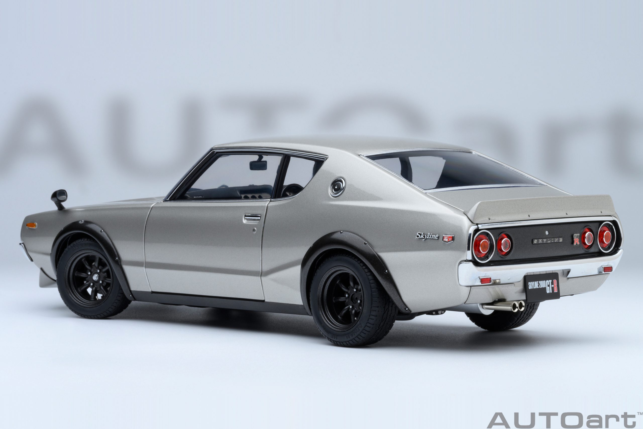 AUTOart 77466 Nissan Skyline 2000 GT-R (KPG110) silber