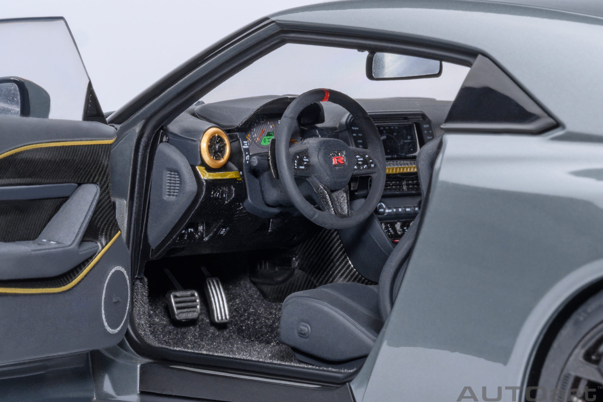 AUTOart 77510 Nissan GT-R50 by Italdesidn liquid kinet