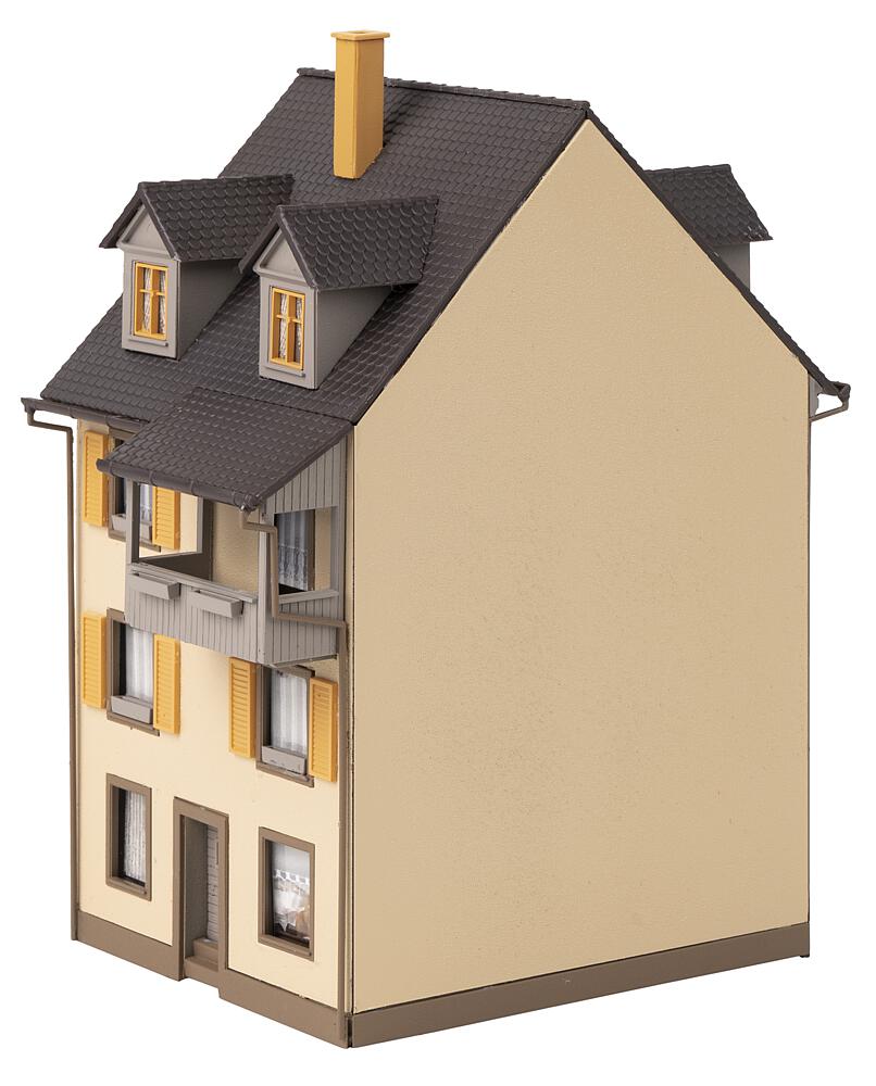 130692 Altstadthaus mit Bretterzaun