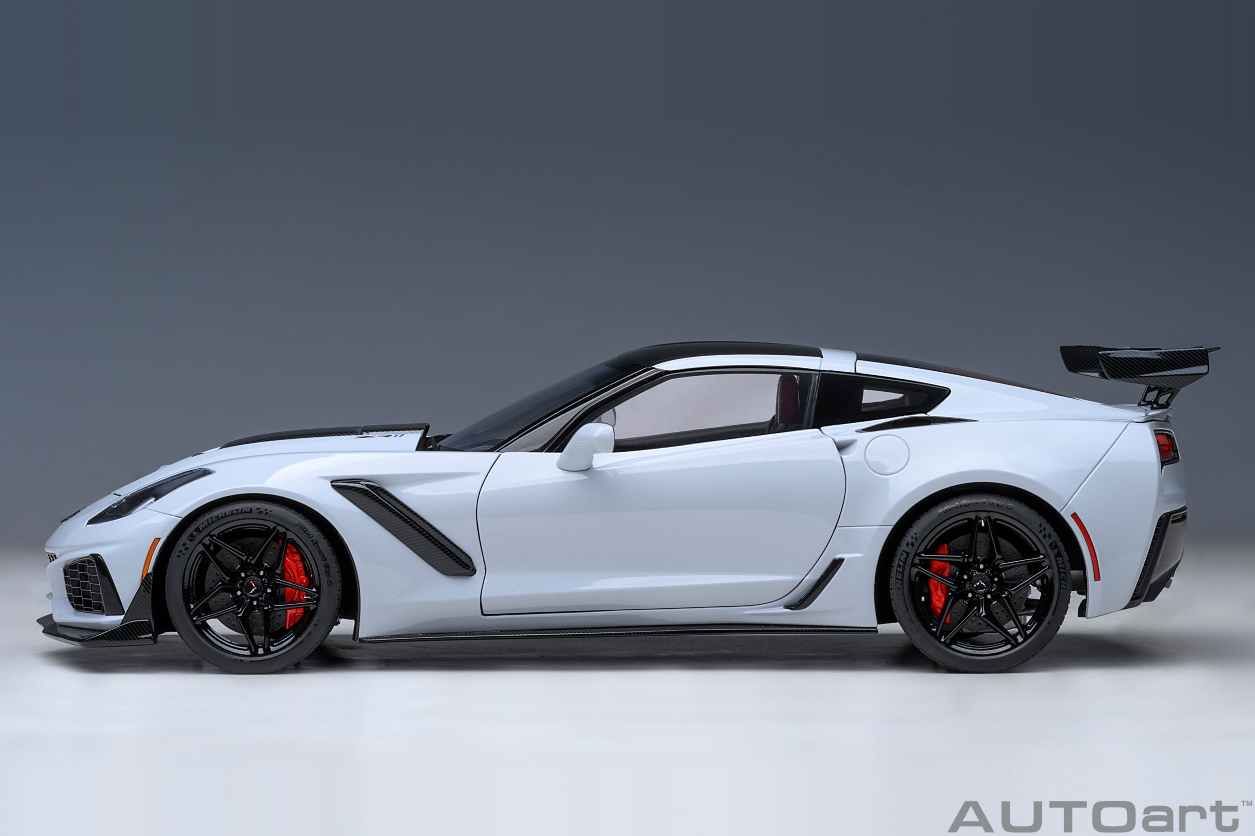 AUTOart 71277 Chevrolet Corvette ZR1 2019 graumetallic