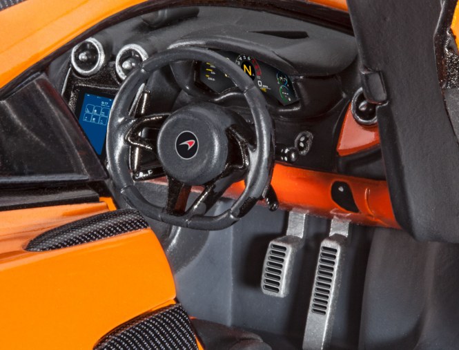 Revell 07051 McLaren 570S