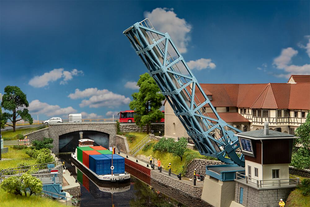 120506 Klappbrücke mit Antrieb