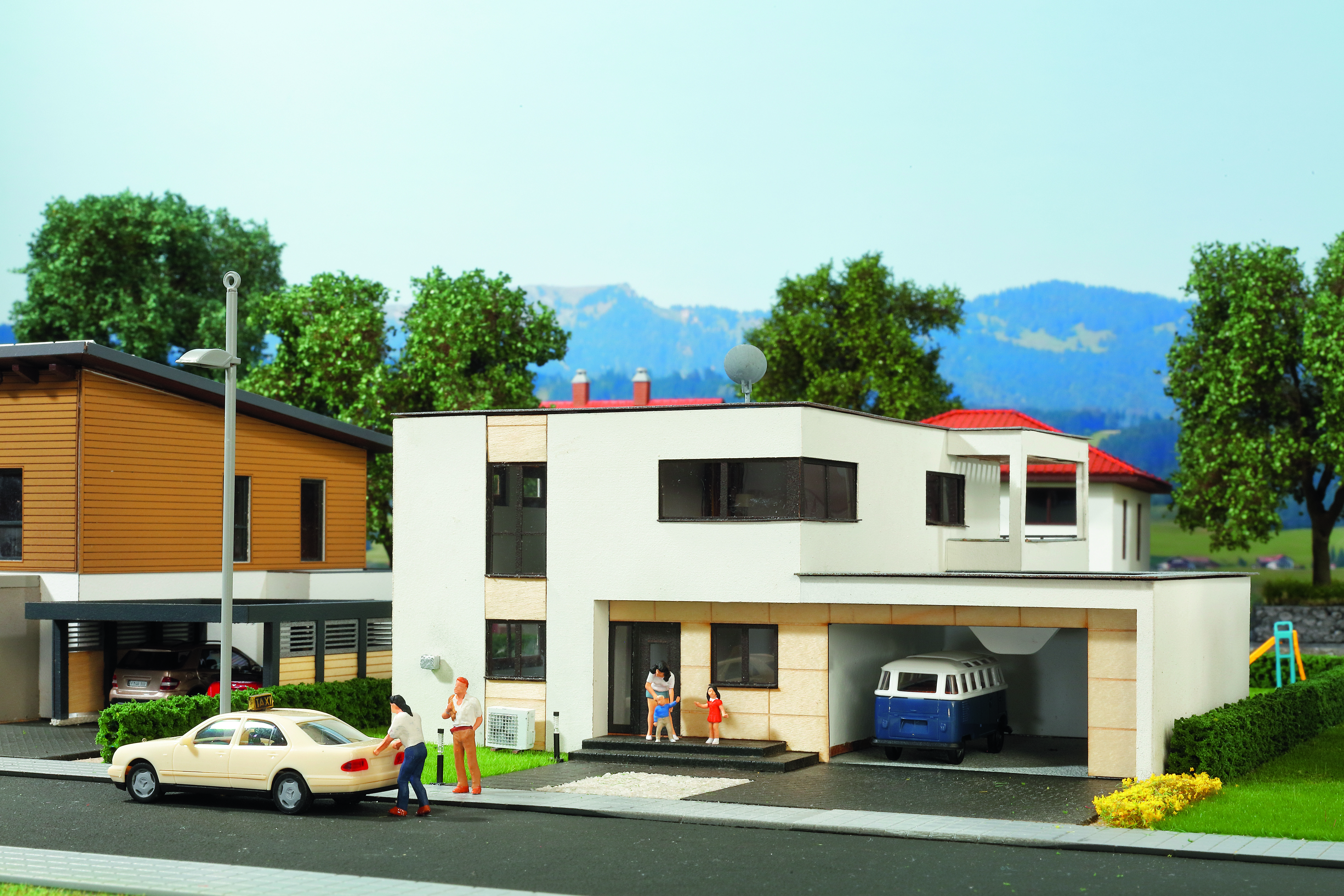 38338 H0 Kubushaus Anna mit Balkon