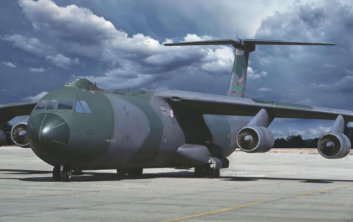 331 Lockheed C-141B Starlifter
