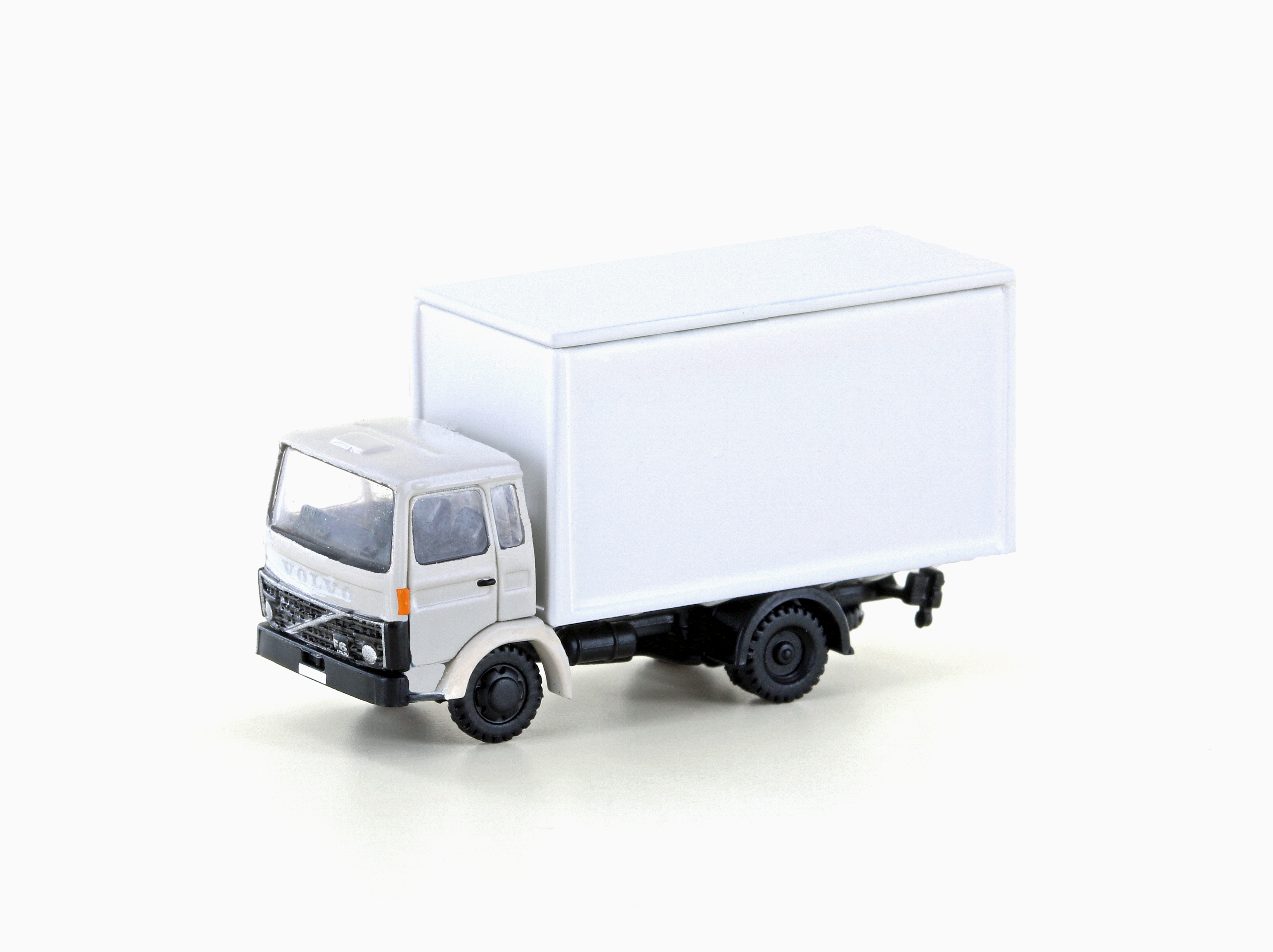 4881 Volvo F4/6 mit Koffer neutral