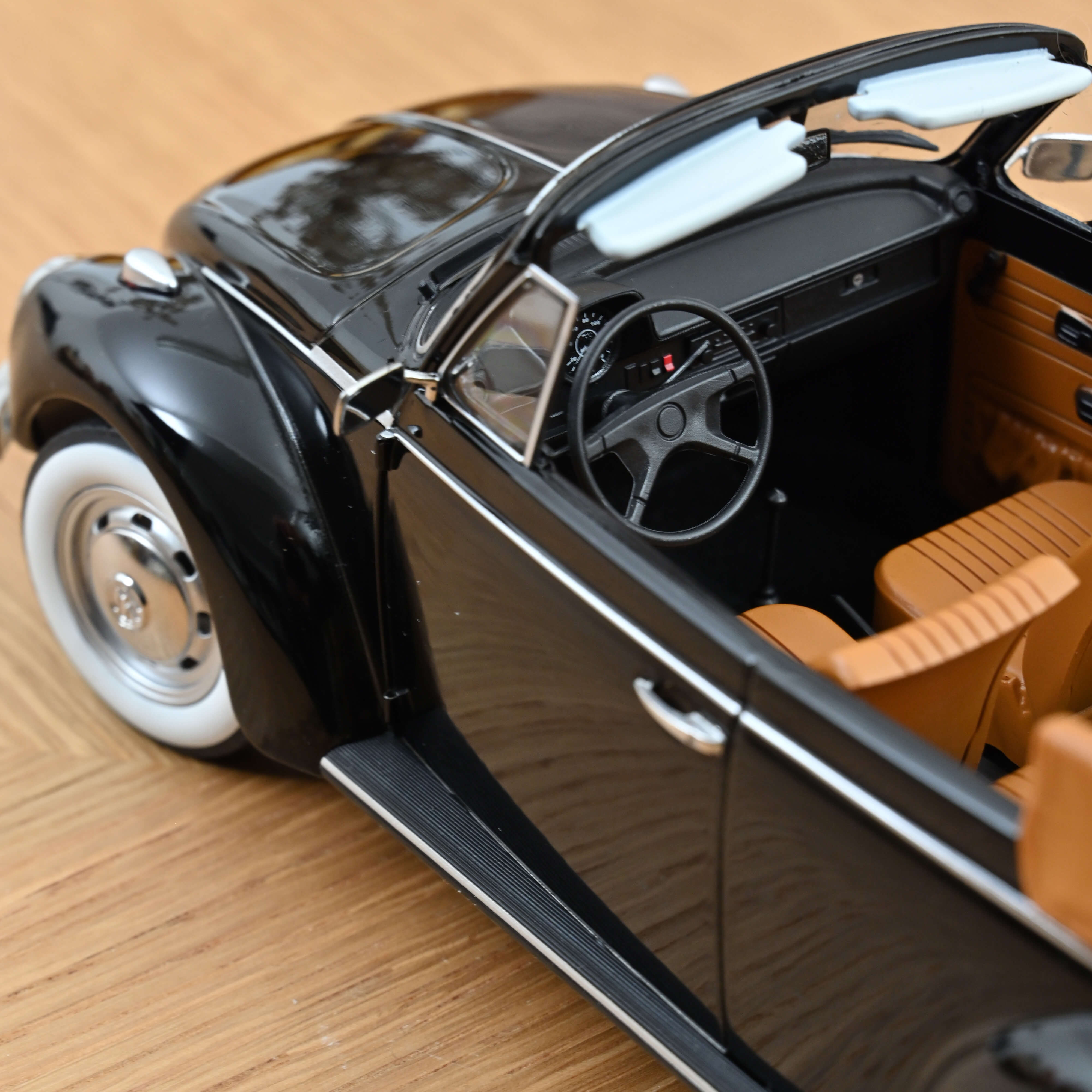 Norev 188533 VW 1303 Cabriolet schwarz