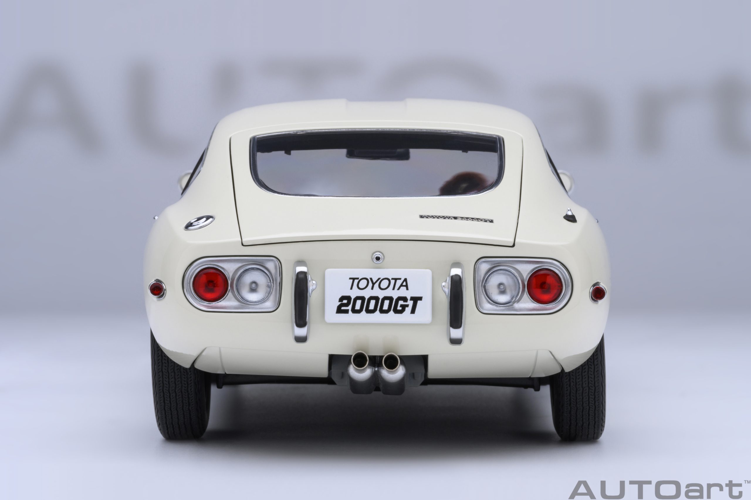 AUTOart 79546 Toyota 2000GT weiß (1967)
