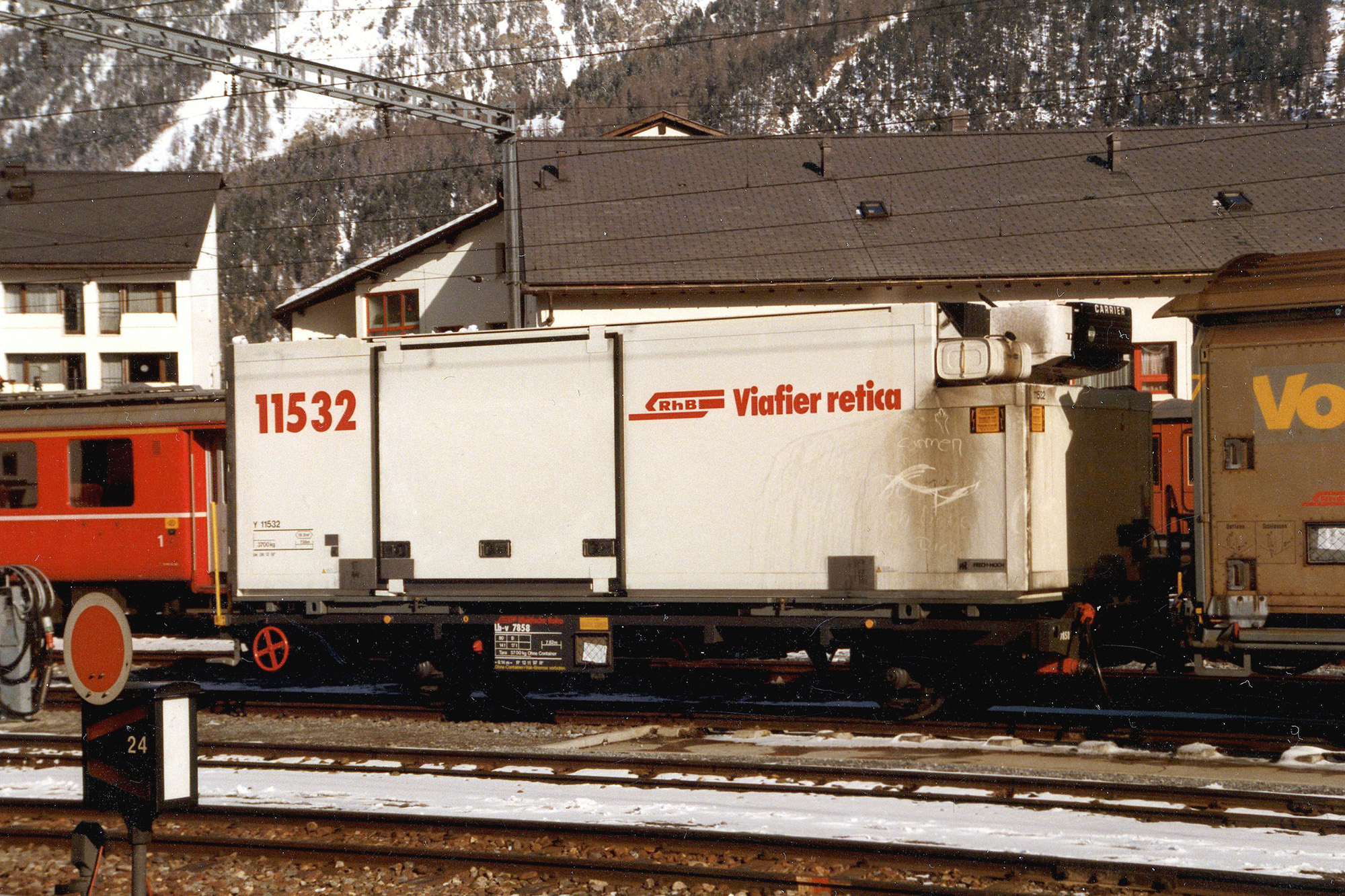 Bemo 9469121 RhB Lb-v 7881 Tragwagen mit Container Y