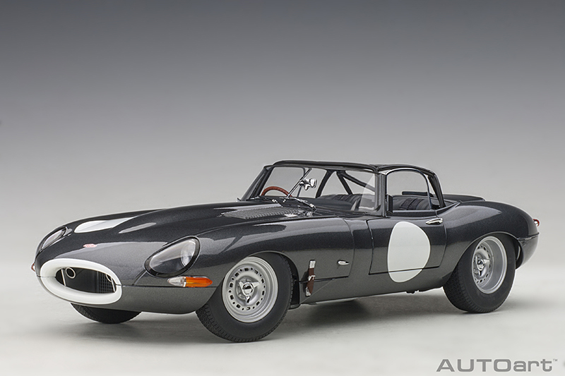 73647 Jaguar Lightweight E-Type 2015 grau