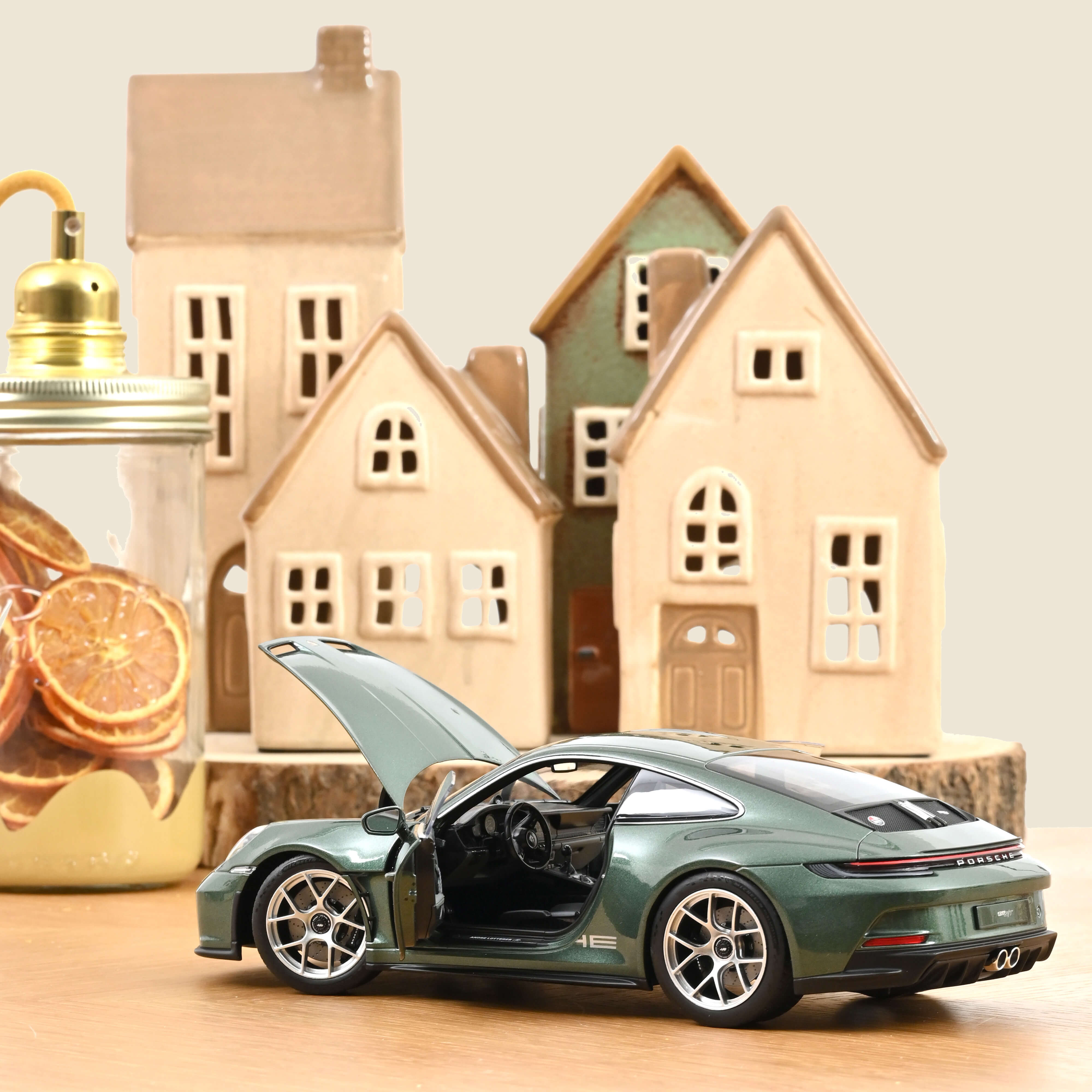 Norev 187472 Porsche 911 S/T green-met (2023)