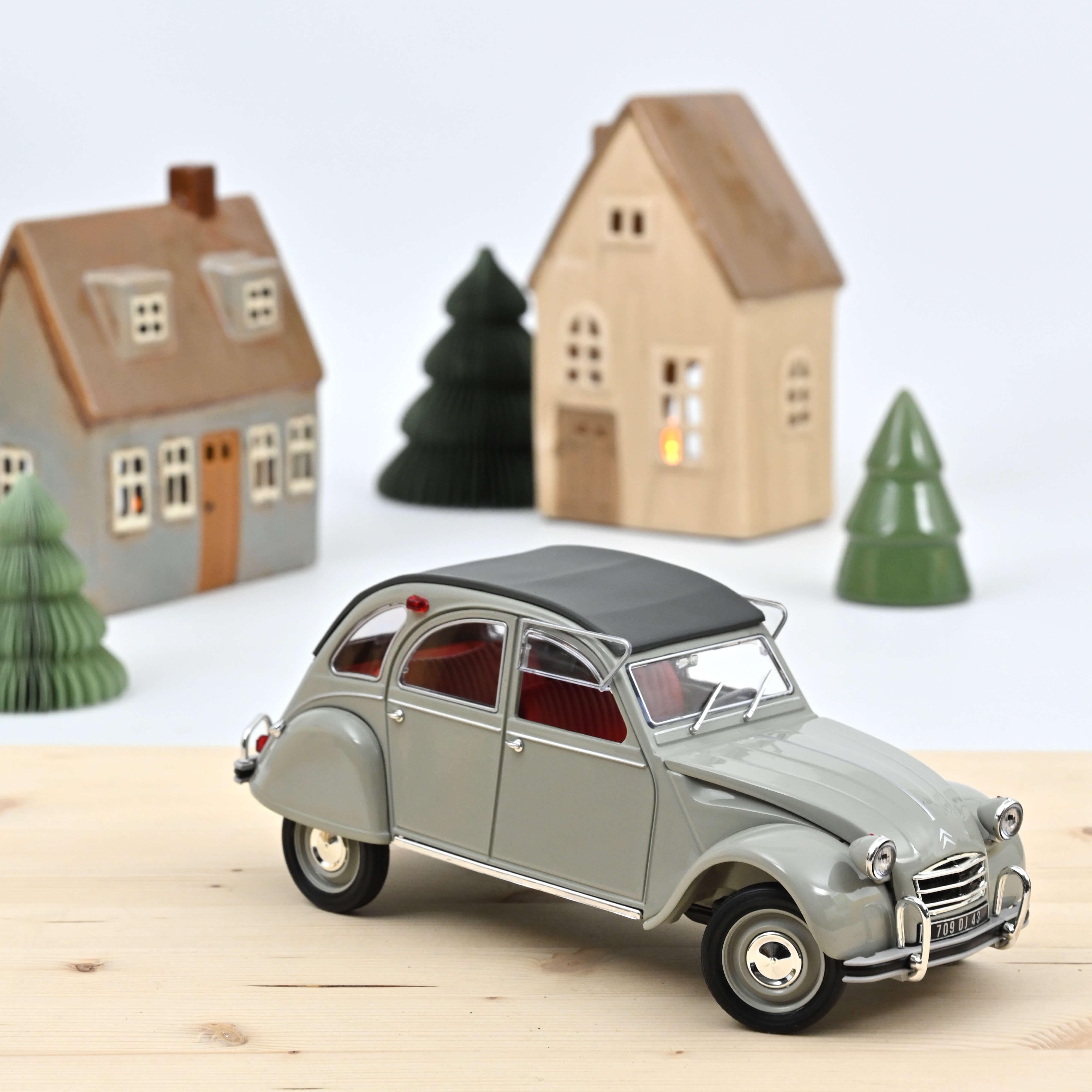 181430 Citroen 2CV AZAM rosegrau (1966)