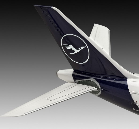 Revell 03816 Airbus A330-300 Lufthansa 'New Livery'
