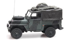 6870216 UK Land Rover 88 lightweight combat rea