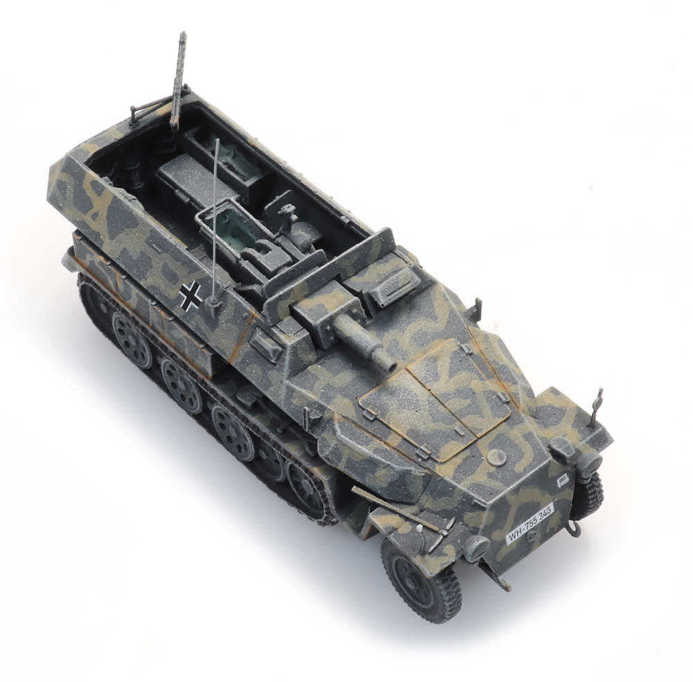 6870521 Sd.Kfz. 251/9 Stummel Ausf. C camo-grau