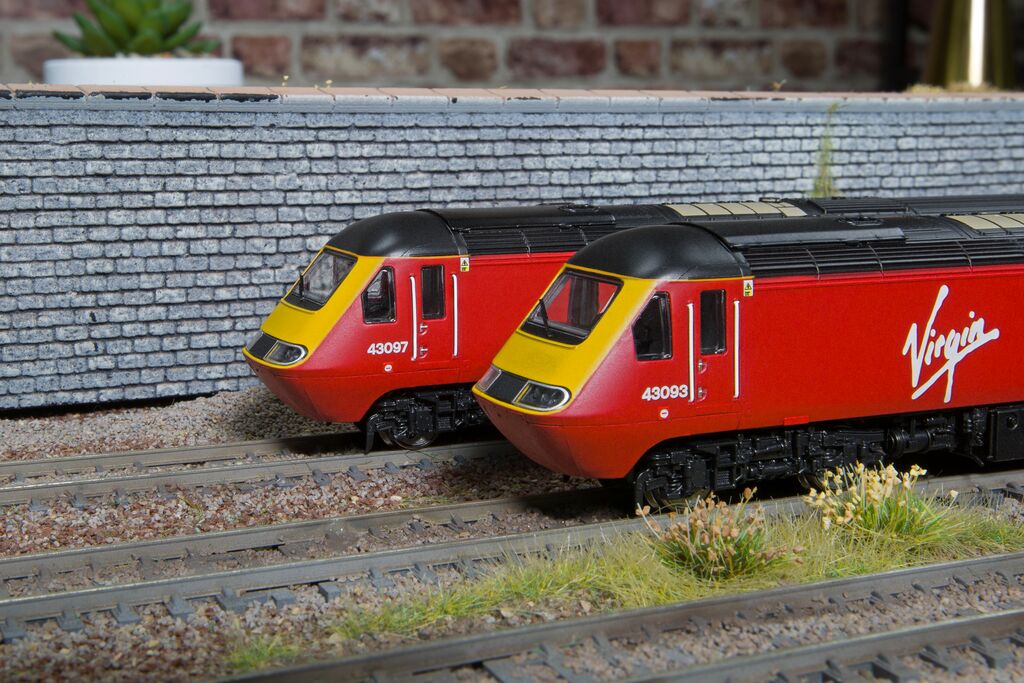 TT3048M Virgin Class 43 HST Train Pack 43097 +